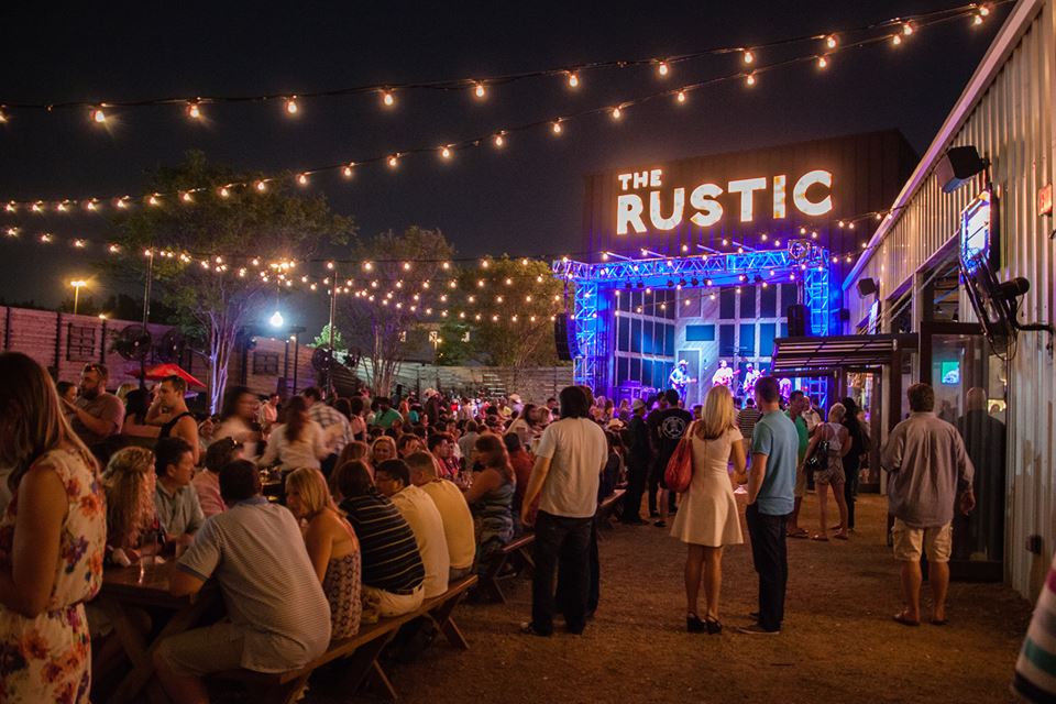 Backyard Dining in Dallas